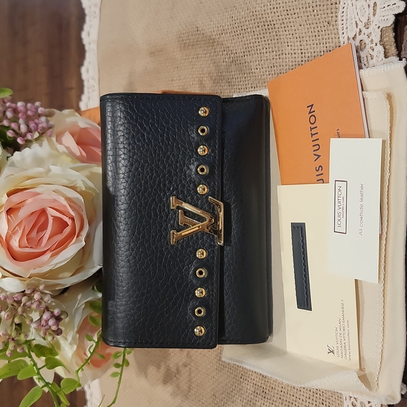 Authentic Louis Vuitton Capucines calfskin wallet